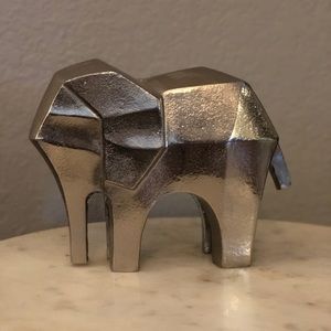 Metal elephant